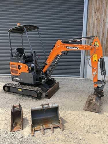 Doosan dx20 mini digger - doosan,