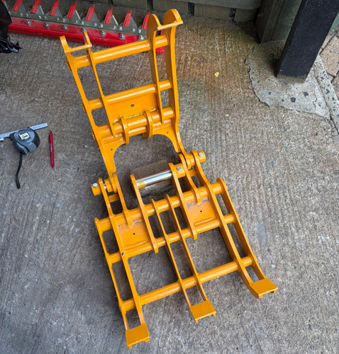 Brand new mini digger - new,